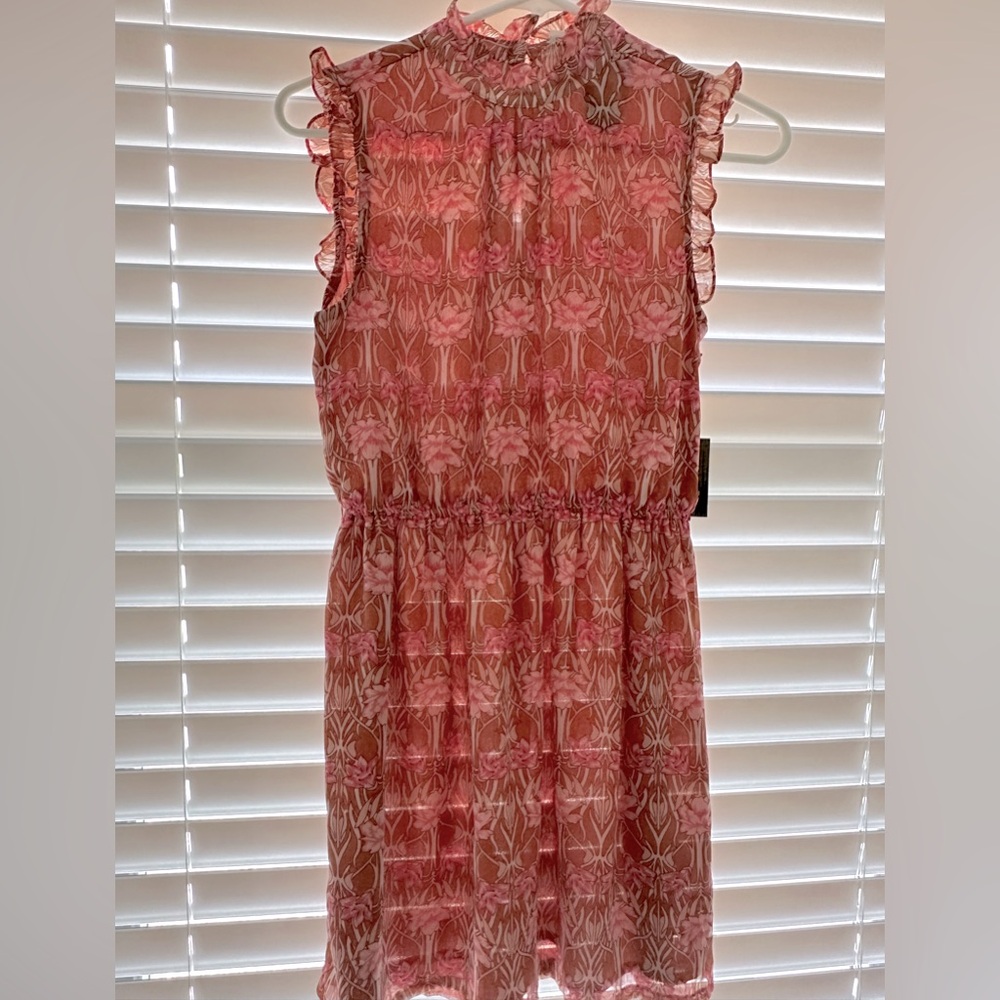 Women’s dress. Size s. Flowy and high neck. Perfect for a daytime party.